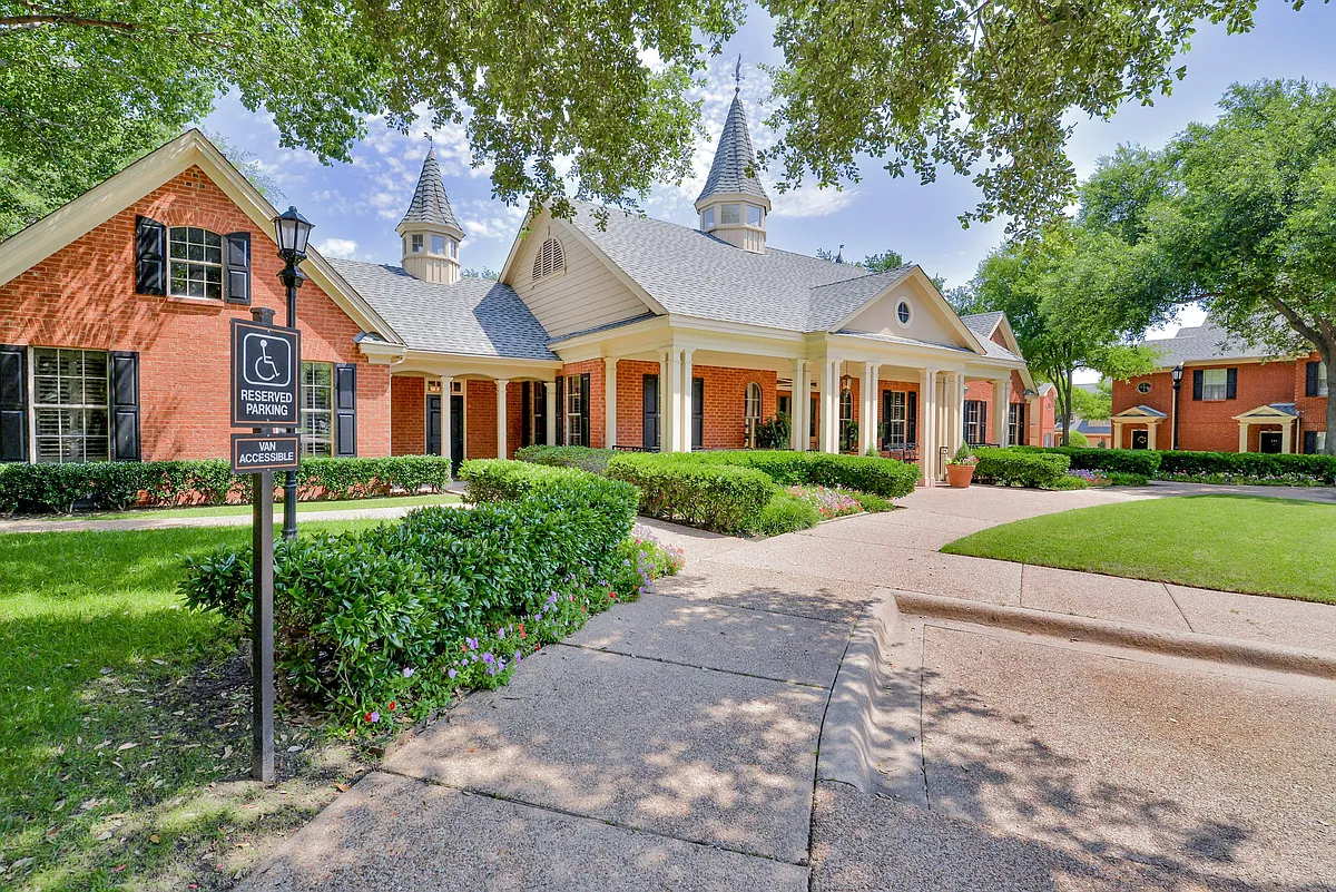 Building Photo - SaddleBrook Apartments