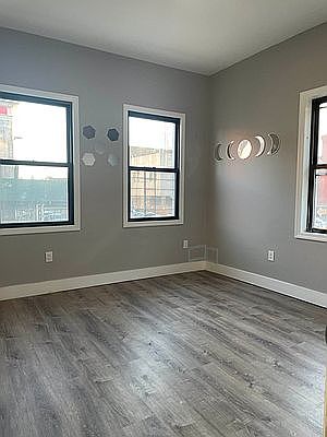 2nd image of 847 Quincy St #1