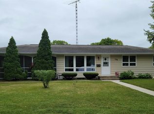 106 Parkridge Dr, Mason City, IA 50401