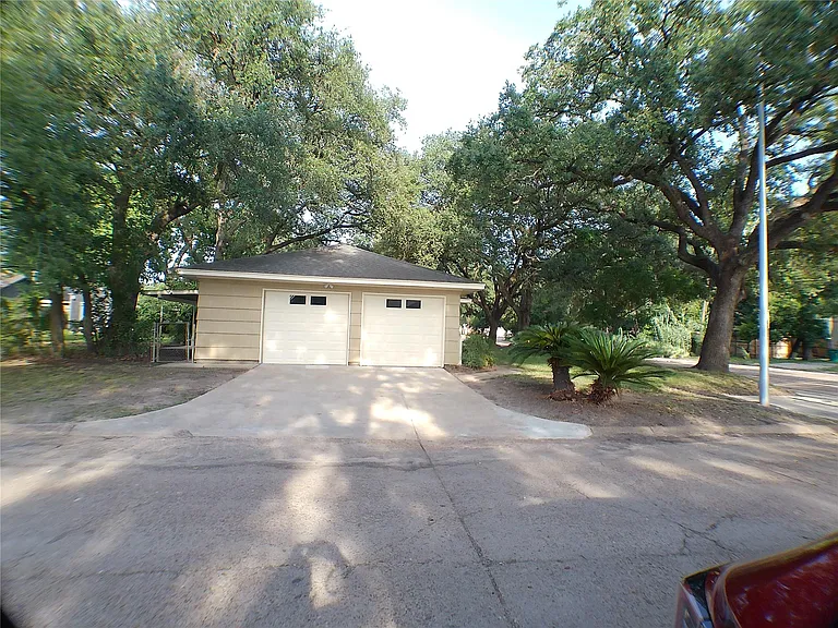 601 Fresa Rd — Photo 2