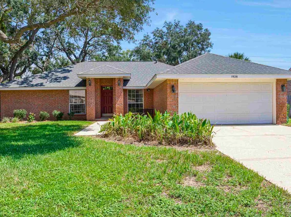 1028 Great Oaks Dr, Gulf Breeze, FL 32563