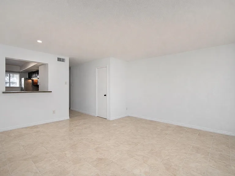 7902 Grove Ridge Dr — Photo 6