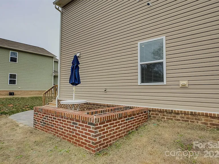 7134 Thornrose Dr — Photo 39