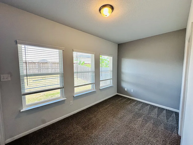 8907 Ladbroke Grv — Photo 10