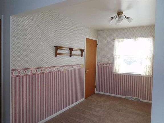 5th image of 640 Briarwood Dr