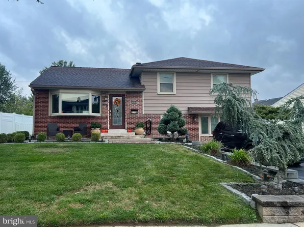 223 Ashford Dr, Broomall, PA 19008