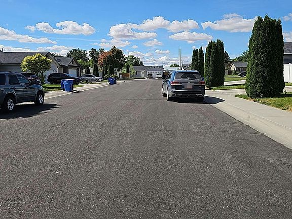 4th image of 793 Birchwood Rd