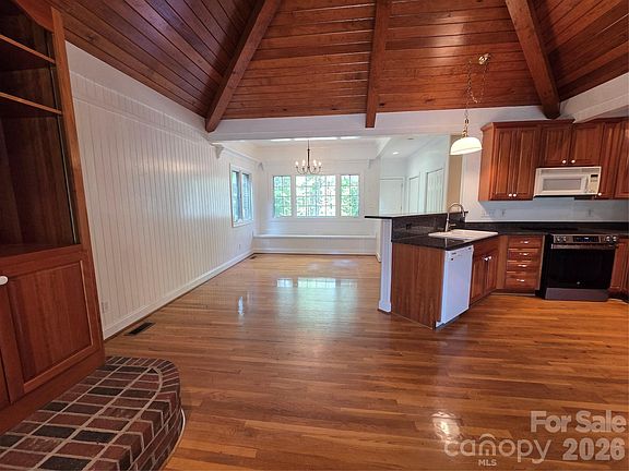 3rd image of 1613 Southpointe Dr
