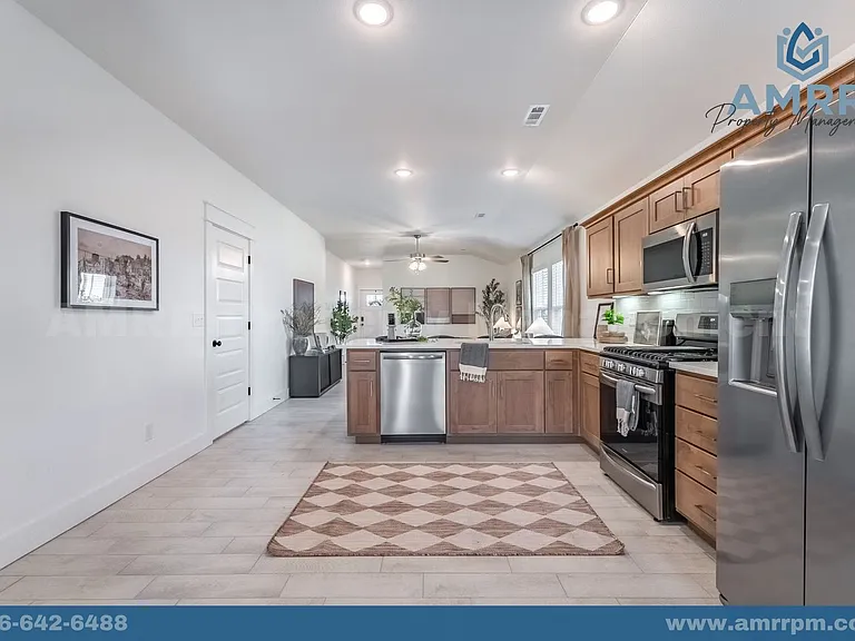 824 S Sparrow St — Photo 7