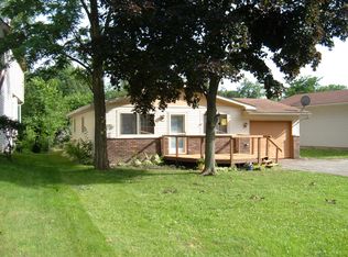 3987 Elmhurst Rd, Waterford, MI 48328