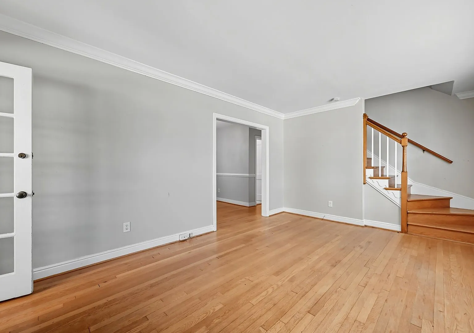 Cute 2 Bedrooms in the City's West End — Photo 3