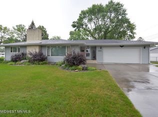 2002 16th St S, Moorhead, MN 56560