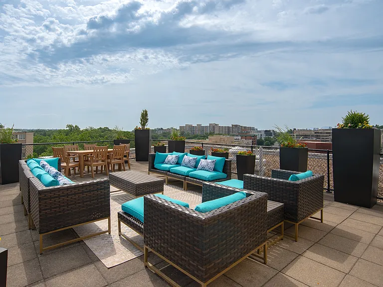 Connecticut House Apartments — Photo 23