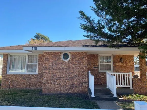 110 N Walnut St, Hoisington, KS 67544