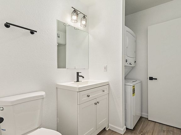 4th image of 1725 E Cambridge Ave APT 104