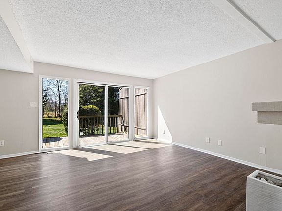 3rd image of 128 Inglewood Way