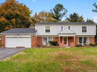 1912 Hunters Ridge Dr, Bloomfield Hills, MI 48304