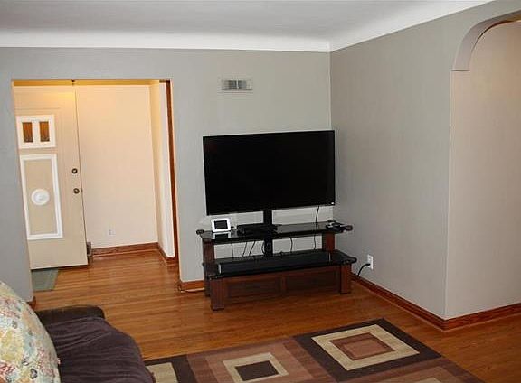 3rd image of 6407 Lindenwood Ave