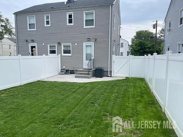 545 Olive Pl — Photo 5