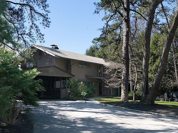 3rd image of 24 Barberry Rd