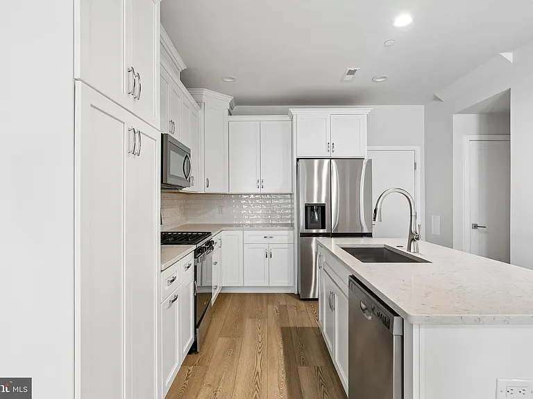 2160 Northbank Pl #166 — Photo 6