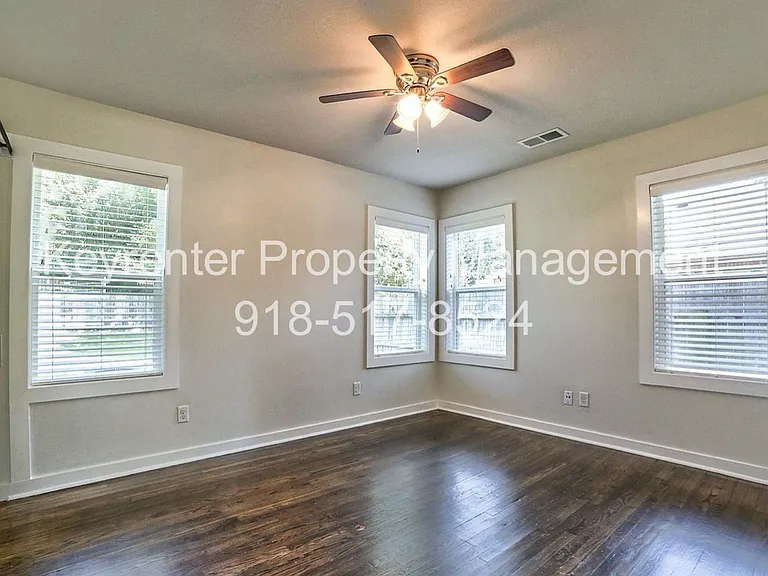 3315 E 8th St Duplex — Photo 5