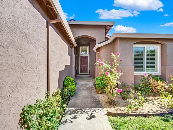 3rd image of 131 Elke Drive