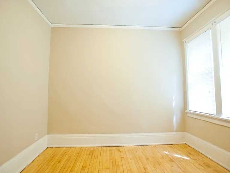 $1075 1 BR, 1 BA Apt, Incl Heat & Electric - Close to UW-Milwaukee - 3000 N Oakland Ave — Photo 17