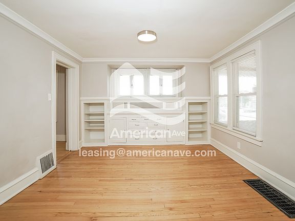 1562571_002_living_room_13770736.jpg