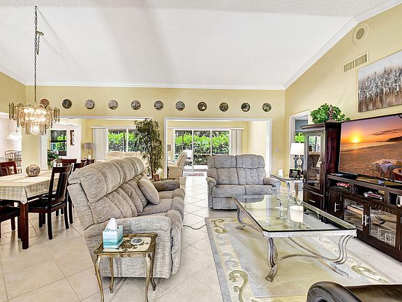 2nd image of 10619 Greentrail Drive S