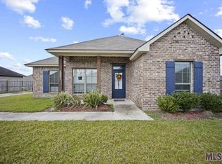 28327 Lake Sabine Dr, Livingston, LA 70754