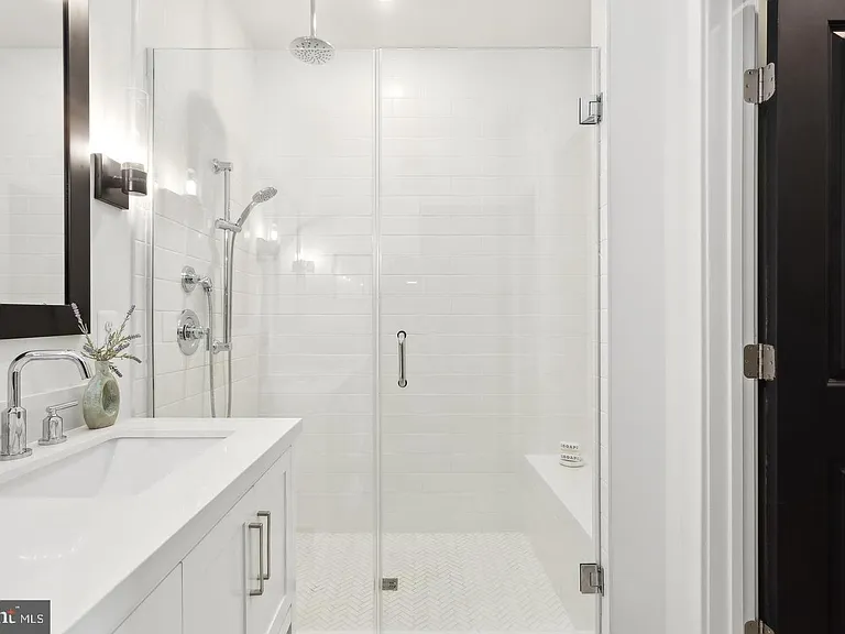 111 E Cromwell St — Photo 28