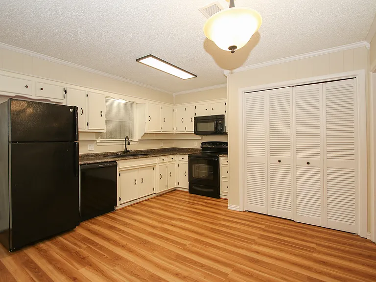 5301 Wooten Dr — Photo 4