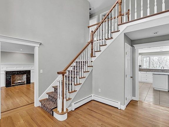 3rd image of 9 Chadbourne Rd