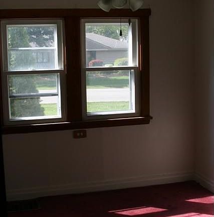 4th image of 330 N Hemlock Ave