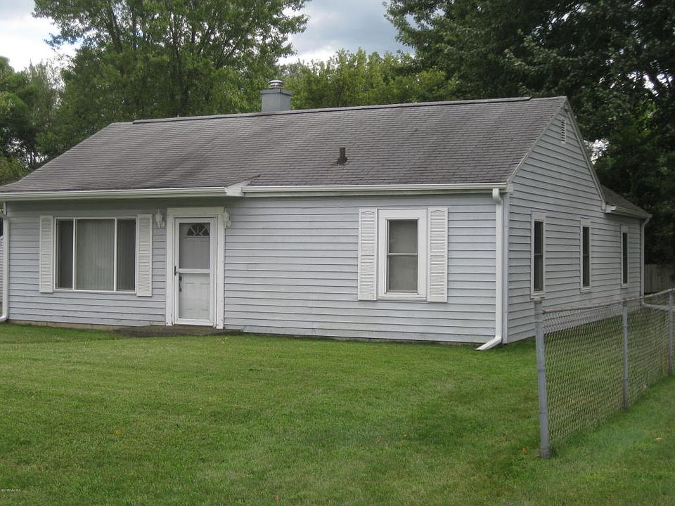 1st image of 114 Carleton Dr S