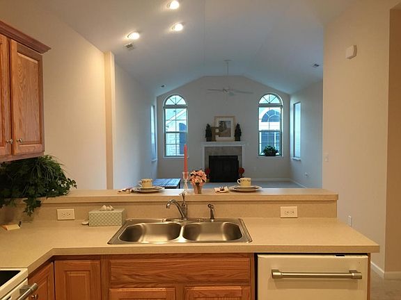 4th image of 766 Lambton Cir E