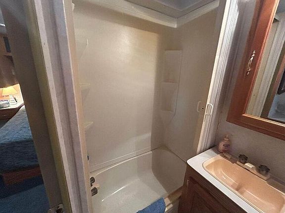 4th image of 242 White Pine Dr SE