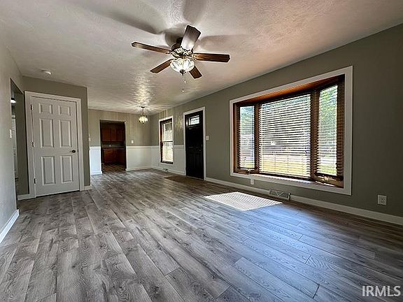 5th image of 1529 Crestwood Blvd