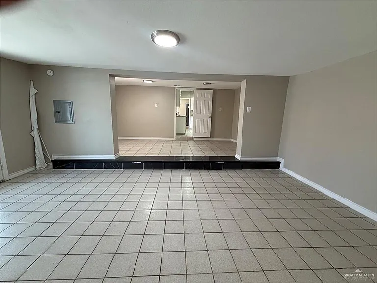 700 E Sam Houston Blvd — Photo 17