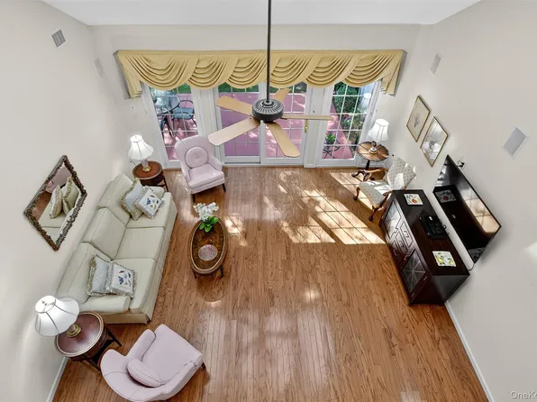 12 Miro Place #31, Port Washington, NY 11050