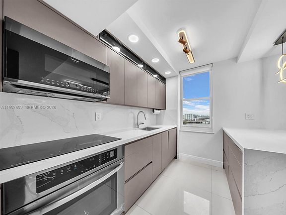 4th image of 301 174th St APT 2004