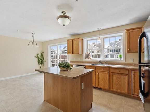 2nd image of 1975 Middlesex St Unit 33