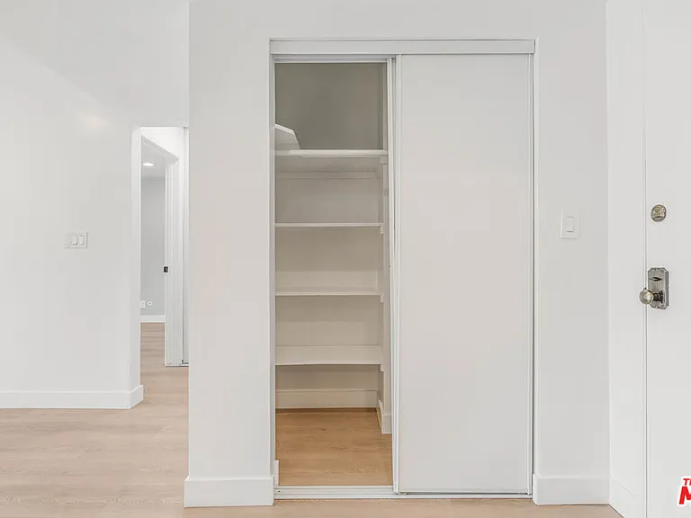 6275 Canterbury Dr #210 — Photo 14