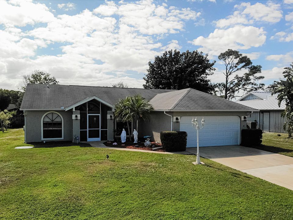 1st image of 890 SE Streamlet Ave