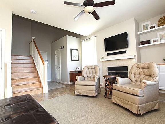 3rd image of 789 Chateau Cir