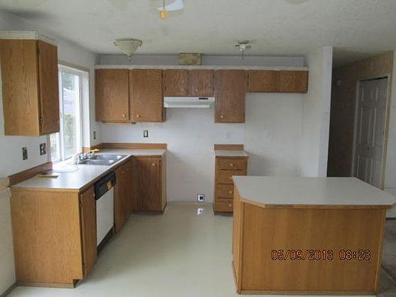 4th image of 223 10th Ave N