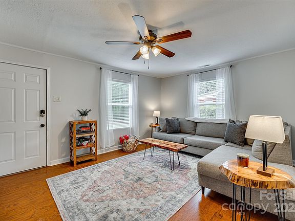 5th image of 221 Leisure Ln
