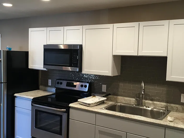 109 E Walnut St #STREET2 — Photo 2