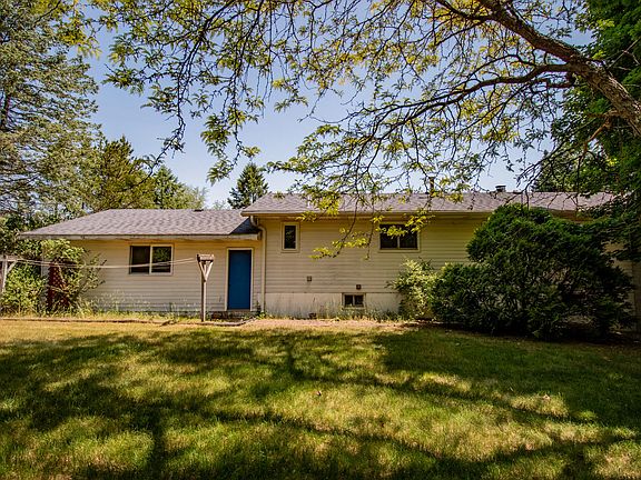 2nd image of 2985 Hillcrest Dr